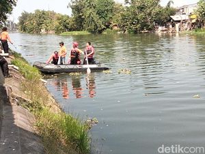 Jenazah Gilang Kekasih Rosi Pemilik Motor di Sungai Wonokromo Ditemukan Jenazah Gilang Kekasih Rosi Pemilik Motor di Sungai Wonokromo Ditemukan