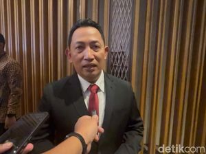 Kapolri Terima Penghargaan Tokoh Tranformasi Pelayanan detikcom Awards Kapolri Terima Penghargaan Tokoh Tranformasi Pelayanan detikcom Awards