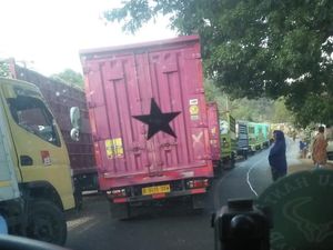 Jalur Maros-Bone di Camba Macet gegara Truk Mogok, Kendaraan Mengular 3 Km