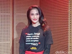 Maudy Koesnaedi Cerita Cara Latih Pemain Teater Abang None Jakarta