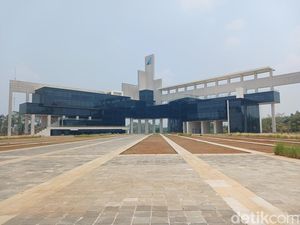 Potret Megahnya Kampus UIII yang Punya Jurusan Terkait Polusi Potret Megahnya Kampus UIII yang Punya Jurusan Terkait Polusi