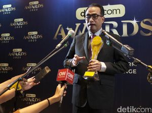 Menhub Budi Raih detikcom Awards Tokoh Konektivitas Nasional Menhub Budi Raih detikcom Awards Tokoh Konektivitas Nasional