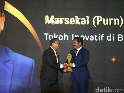 Menteri ATR Hadi Raih Penghargaan Tokoh Inovatif Bidang Pertanahan