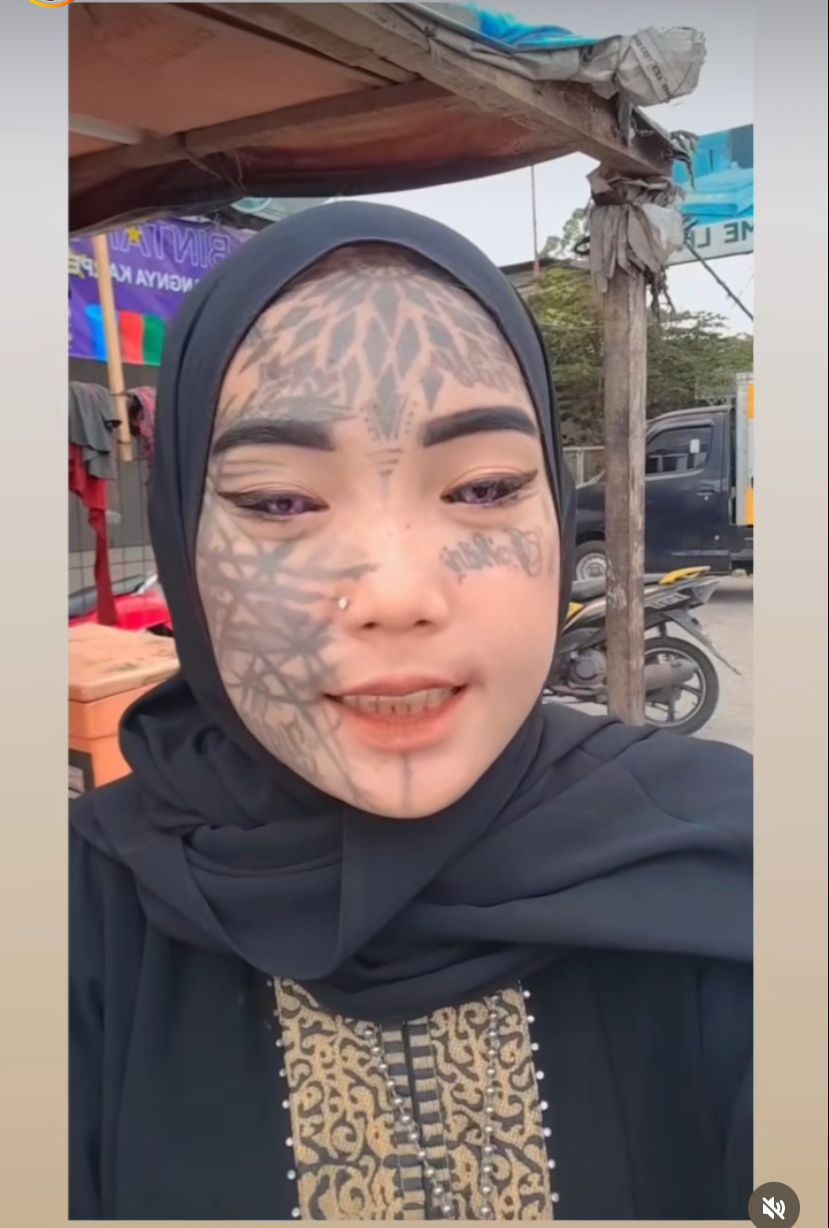 Ngaku Dilecehkan Ustaz Ebit Lew, 7 Potret Mondy Tatto Gadis Punk yang ...