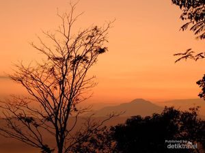 Seindah Ini Sunrise di Bukit Pamoyanan, Subang
