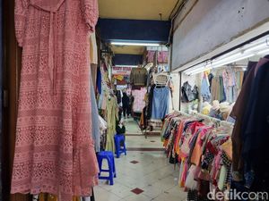 Ngenesnya Pasar Kapasan yang Meski Banyak Toko Buka Tapi Sepi Pembeli Ngenesnya Pasar Kapasan yang Meski Banyak Toko Buka Tapi Sepi Pembeli