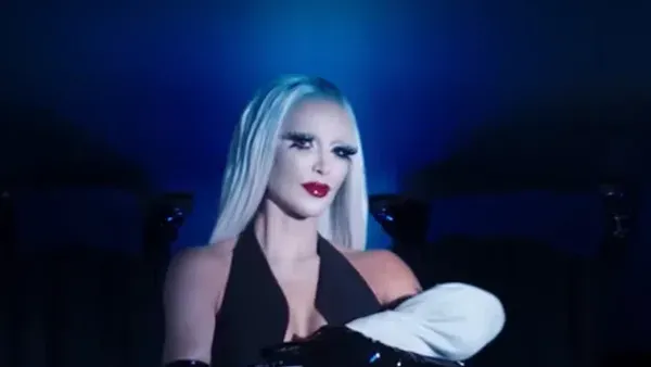 Foto Gaya Seram Kim Kardashian di American Horror Story, Aktingnya Dikritik