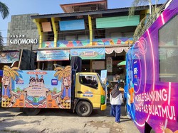 Serunya Pawai Grebek Pasar Pesta Rakyat Simpedes di Pasar Sidomoro Gresik