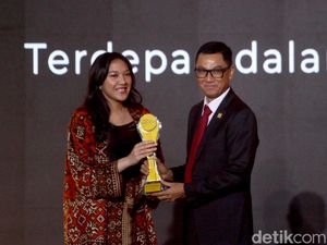 PLN Sabet Penghargaan Perusahaan Terdepan dalam Transisi Energi