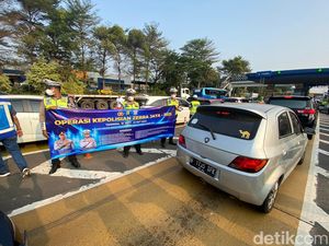 Operasi Zebra, Polisi Ingatkan Pemobil Pakai Seat Belt di GT Cililitan