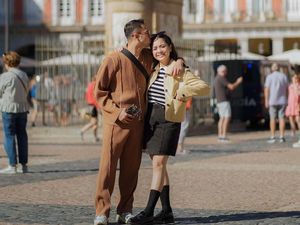 Nasi Kuning dari Rayyanza dan Pengasuh di Ultah Pernikahan Raffi-Nagita ke-9 Nasi Kuning dari Rayyanza dan Pengasuh di Ultah Pernikahan Raffi-Nagita ke-9
