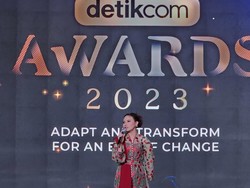 Buka detikcom Awards 2023, Rossa Nostalgia Lagu Tegar