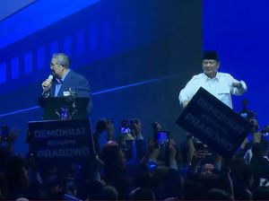 SBY Nyanyi Kamu Nggak Sendirian di Rapimnas PD, Prabowo Asyik Joget