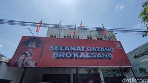 Potret Spanduk Selamat Datang Bro Kaesang Mejeng di Kantor PSI Solo