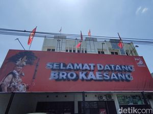 Potret Spanduk Selamat Datang Bro Kaesang Mejeng di Kantor PSI Solo Potret Spanduk Selamat Datang Bro Kaesang Mejeng di Kantor PSI Solo