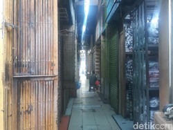 Tak Hanya Offline, Pedagang Taman Puring Juga Kalah Saing Jualan Online