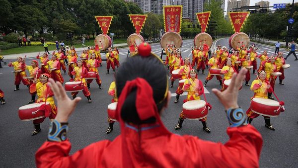 Tarian Khas Semarakkan Kirab Obor Asian Games 2023 Hangzhou