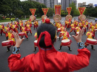Tarian Khas Semarakkan Kirab Obor Asian Games 2023 Hangzhou