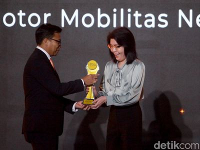Toyota Raih Penghargaan Promotor Mobilitas Netral Karbon