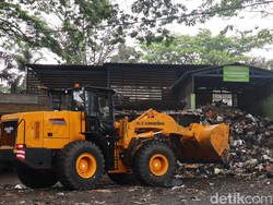 Janji Bey Tangani Ribuan Ton Sampah yang Berserakan di Bandung Raya