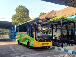 Bus Trans Jatim Koridor II Diminati Penumpang Tapi Banyak Halte Belum Siap