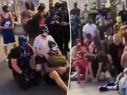 Pemandangan Aneh Saat Ratusan Orang Tiba-tiba Menjadi Anjing