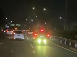 Viral Fortuner Pakai Lampu Tembak Bikin Silau, Biar Apa Sih?