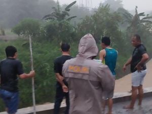 Hujan Deras Guyur Batam, Balita Hanyut Terjatuh di Parit Hujan Deras Guyur Batam, Balita Hanyut Terjatuh di Parit