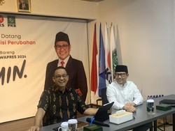 Foto Kampanye Anies-Cak Imin Pakai Baju Koko hingga Sandal Jepit