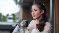 Pasrah Batal Nikah, Ayu Aulia Santai Sarapan hingga Ngopi Cantik