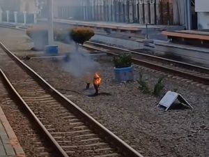 Bekas Track Circuit Stasiun Angke Terbakar, KAI Selidiki Penyebabnya