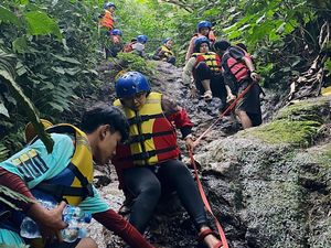 Healing Sambil Body Rafting di Curug Naga Bikin Galau Hilang Healing Sambil Body Rafting di Curug Naga Bikin Galau Hilang