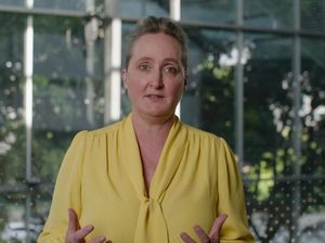 Dunia Hari Ini: Bos Qantas Menyampaikan Permohonan Maaf kepada Publik