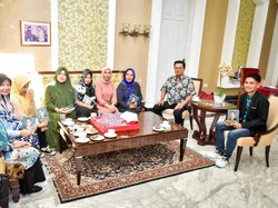 Fadel Muhammad Minta Mahasiswa S3 Gorontalo Ikut Kembangkan Ekonomi Daerah