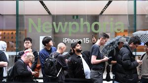Penampakan Antrean Mengular Beli iPhone 15 di Australia