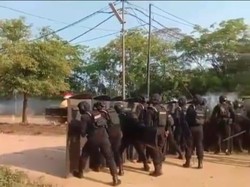 Demo Tuntut Plasma Sawit di Seruyan Ricuh, Massa Tabrak Polisi Pakai Pikap