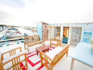 Mau Tinggal di Dermaga? Rumah Kapal Ini Dijual Rp 3,8 Miliar Mau Tinggal di Dermaga? Rumah Kapal Ini Dijual Rp 3,8 Miliar