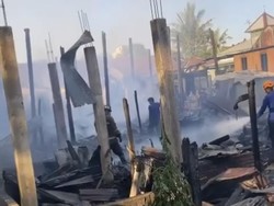 Kebakaran di Perumahan Guru SD 39 Kassi Maros, 10 Rumah Ludes