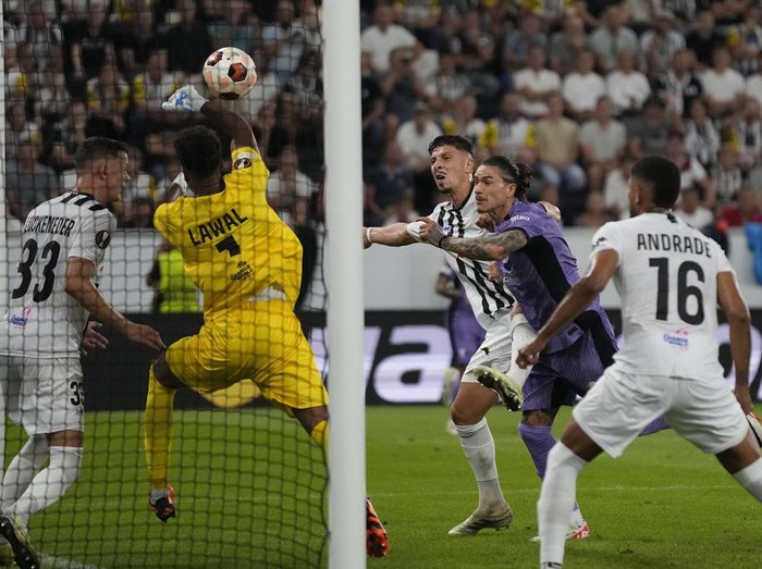 Liverpool mesti kerja lebih keras saat bertamu ke markas LASK pada matchday I Liga Europa 2023/2024. Liverpool mesti comeback sebelum menang dengan skor 3-1. Pertandingan antara LASK vs Liverpool digelar di Raiffeisen Arena, Jumat (22/9/2023) dinihari WIB.