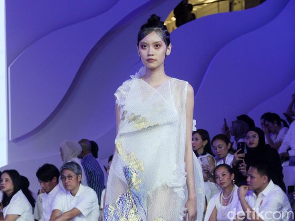 10 Koleksi Rama Dauhan di Fashion Nation, Hadirkan Keindahan Flora & Fauna
