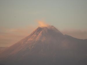 Gunung Merapi Pagi-Siang Ini: 4 Kali Guguran Lava Arah Kali Bebeng Gunung Merapi Pagi-Siang Ini: 4 Kali Guguran Lava Arah Kali Bebeng