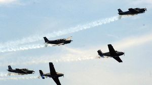 Manuver Agresif Pesawat Bonanza di Kompetisi Olahraga Air Piala Kasal