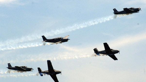 Manuver Agresif Pesawat Bonanza di Kompetisi Olahraga Air Piala Kasal