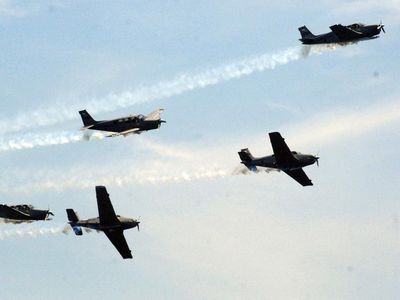 Manuver Agresif Pesawat Bonanza di Kompetisi Olahraga Air Piala Kasal