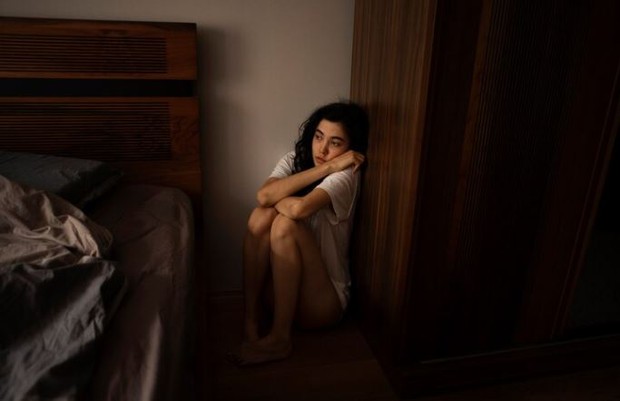 Perempuan terlihat depresi