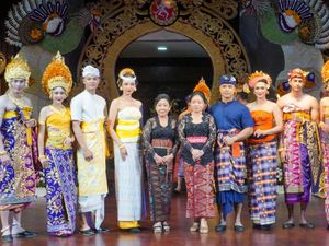 3 Macam Baju Adat Bali: Fungsi, Unsur, dan Filosofinya 3 Macam Baju Adat Bali: Fungsi, Unsur, dan Filosofinya
