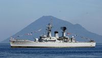 Parade Kapal Perang TNI AL Meriahkan Perairan Teluk Manado