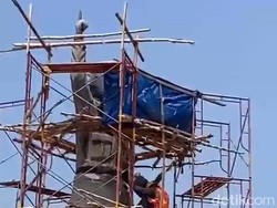 Usai Viral, Wajah Patung Bung Karno di Banyuasin Ditutup Terpal