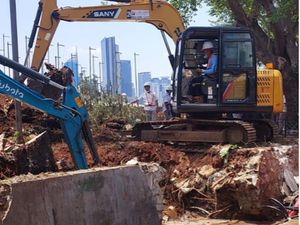 Pipa PAM Petamburan Bocor Sempat Sebabkan Jalanan Tergenang Air