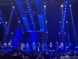 Dansa Romantis Bareng Barry Likumahuwa dan Musisi Indonesia Timur